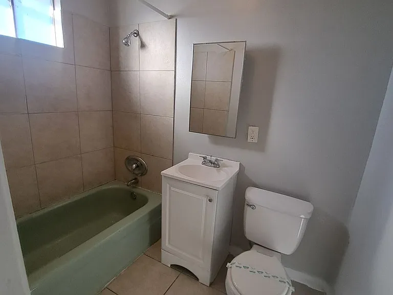237 W Chicago Ave — Photo 4