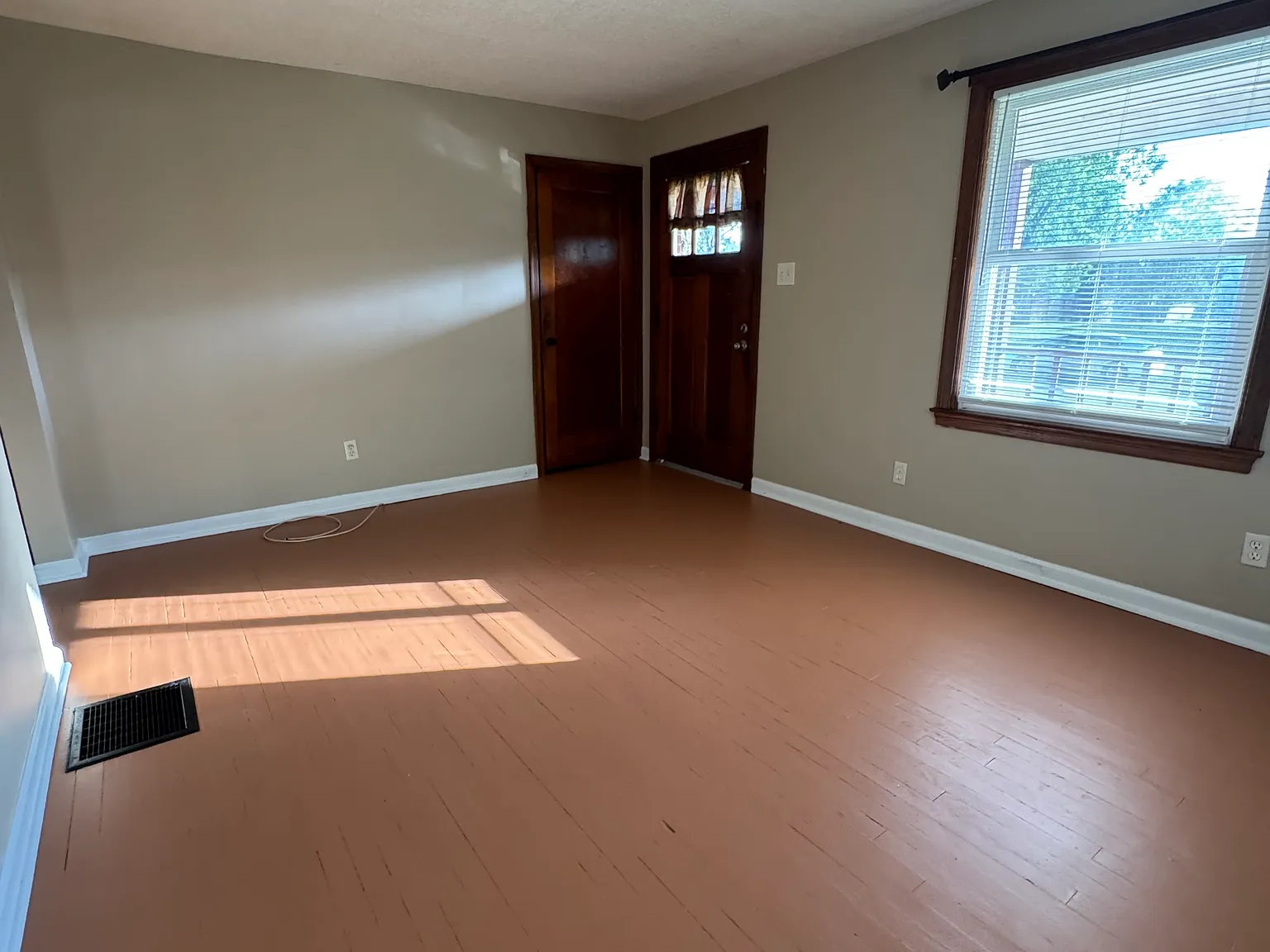 4 bed, 1050 sqft, $1,625 — Photo 2