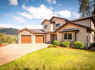126 NW Rook Dr, Grants Pass, OR 97526