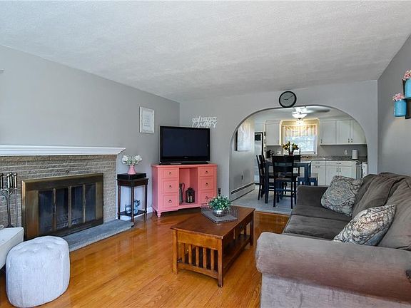 2nd image of 3 Cedarwood Dr