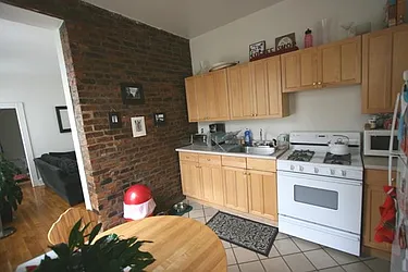 Rented by R New York