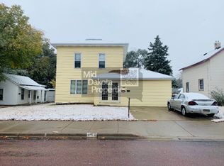 416 E 1st Ave #1, Mitchell, SD 57301