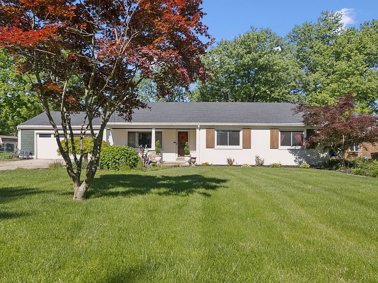 121 Elmlinger Dr — Photo 1