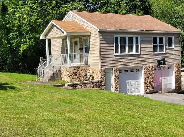 203 1/2 Reservoir Rd, Beckley, WV 25801