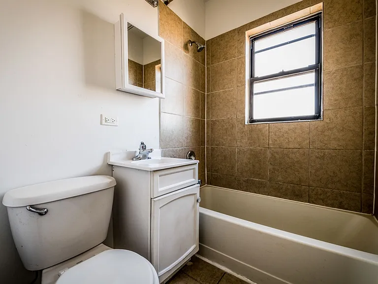 6400 S Rockwell St — Photo 3