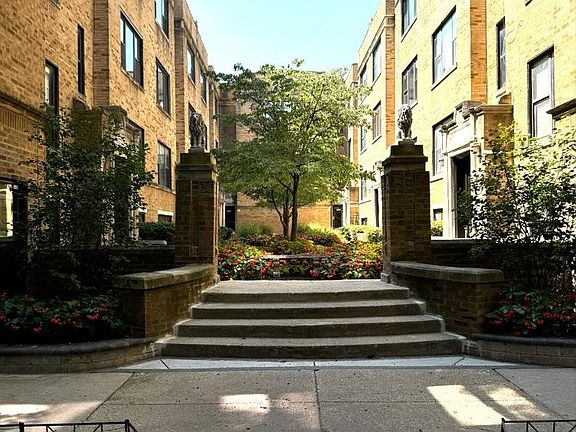 2nd image of 5930 1/2 N Paulina St APT 3