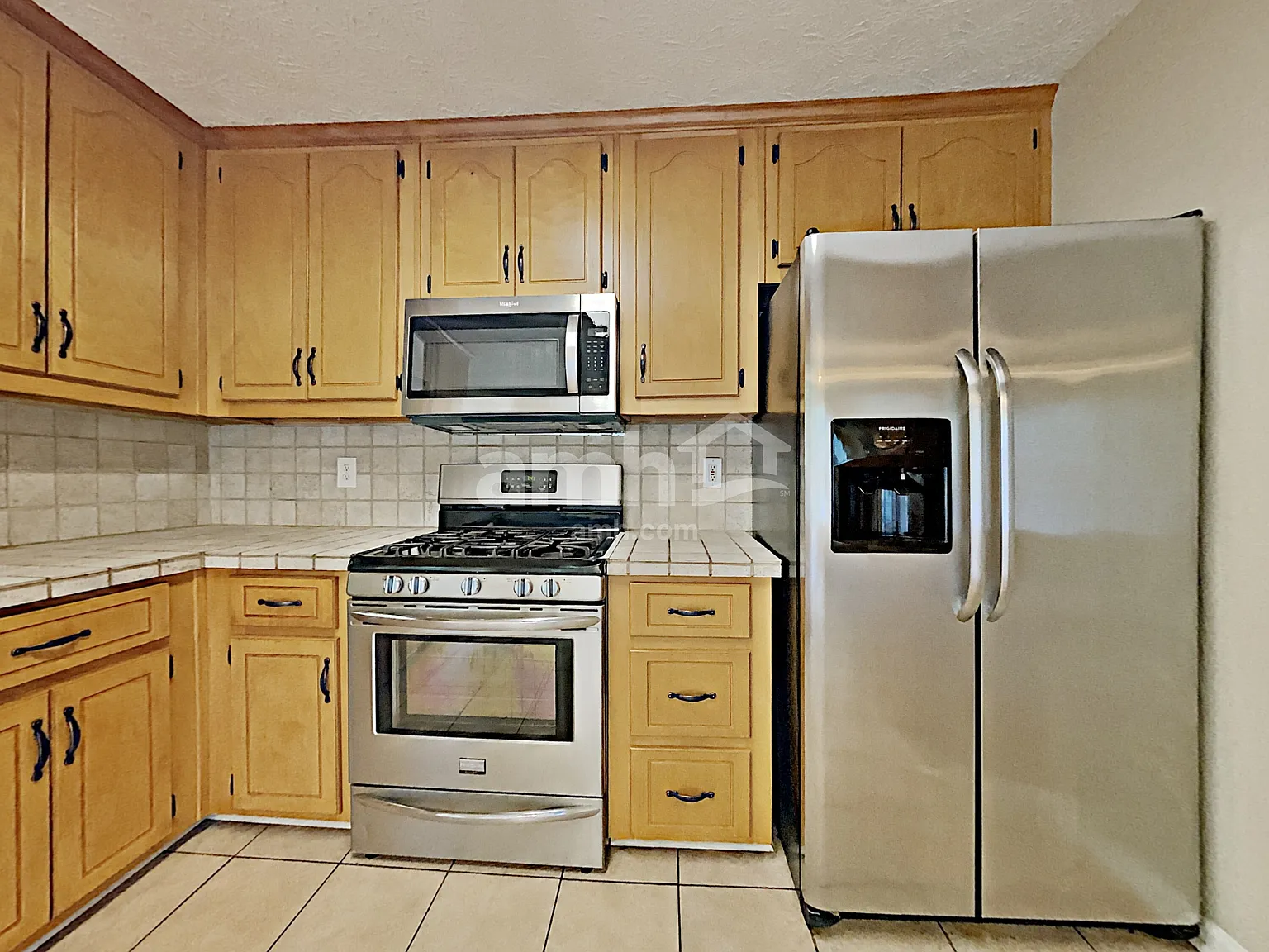 4 bed, 2.0 bath, 1956 sqft, $2,325 — Photo 4
