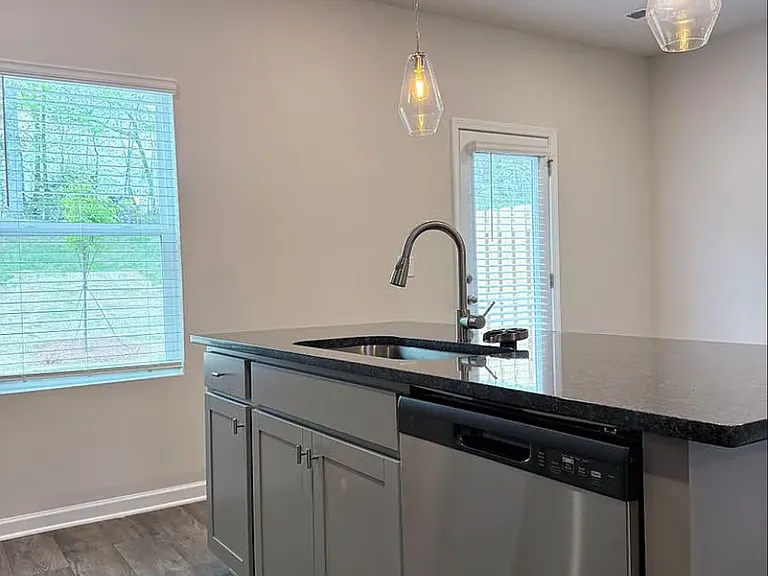 3276 Hamlet Loop — Photo 6
