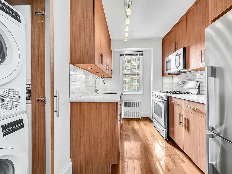 400 E 54th St #12F — Photo 3