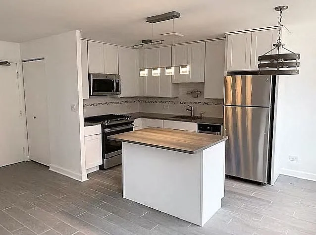 2424 N.Clark — Photo 9