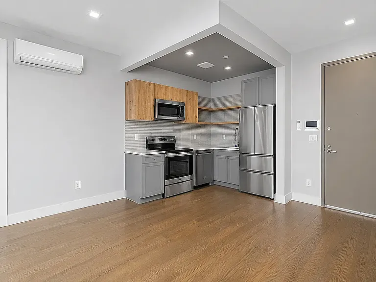 486 Harman St #2H — Photo 6