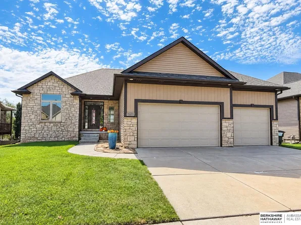 2831 Shadowbrook Dr, Lincoln, NE 68516