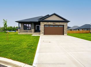 482 Julianna Ct, Plympton Wyoming, ON N0N 1T0