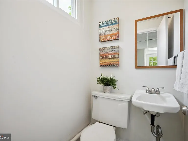 330 Williams Rd — Photo 22