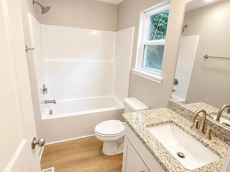 2708 E 21st St — Photo 3