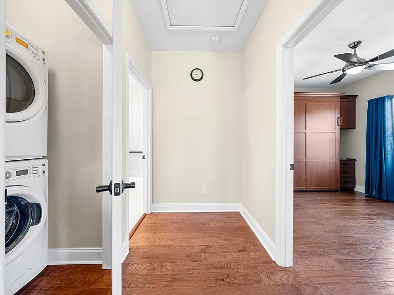 8393 Laureate Blvd — Photo 32
