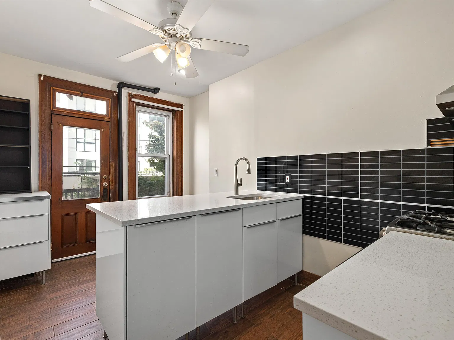 2 bed, 1.5 bath, $3,750 — Photo 3