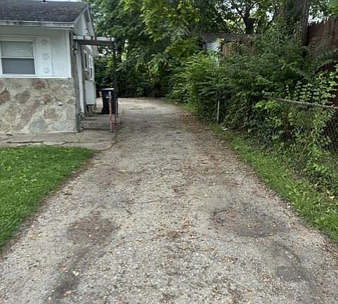 3rd image of 9585 Ridgemoor Ave