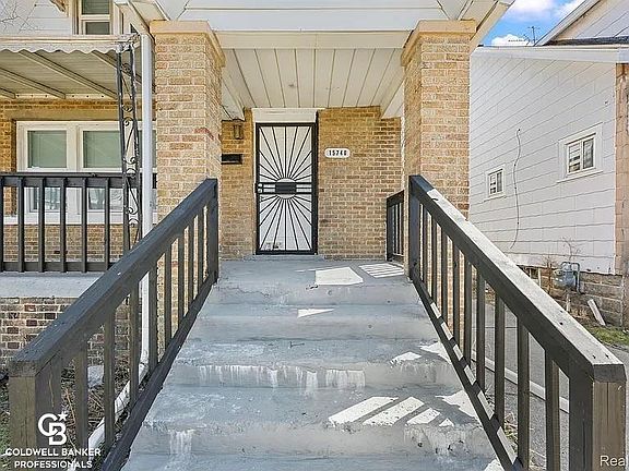 3rd image of 15740 Hartwell St