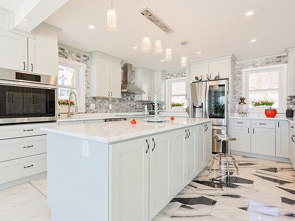 5th image of 207 White Pond Rd