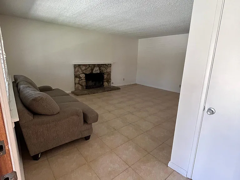 400 W Blaine St — Photo 21