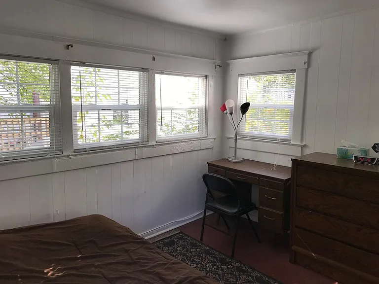 (SE side) 1st floor bedroom