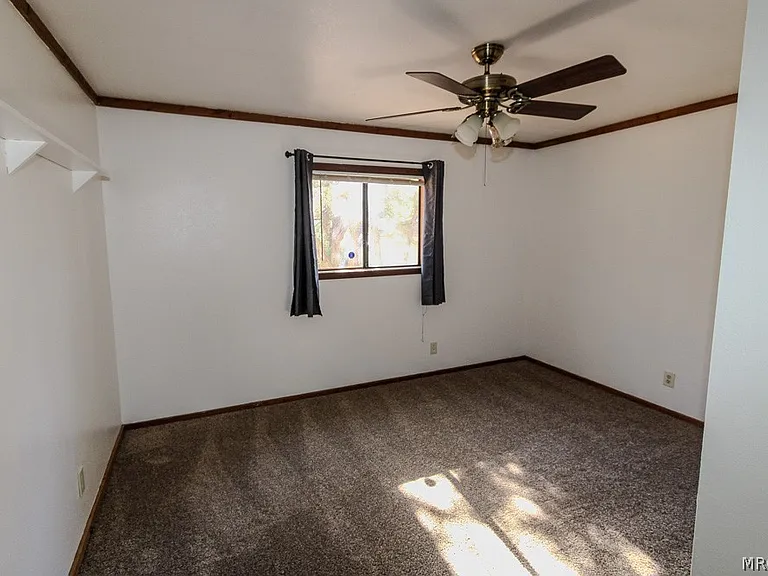 376 Santa Barbara Ave — Photo 12