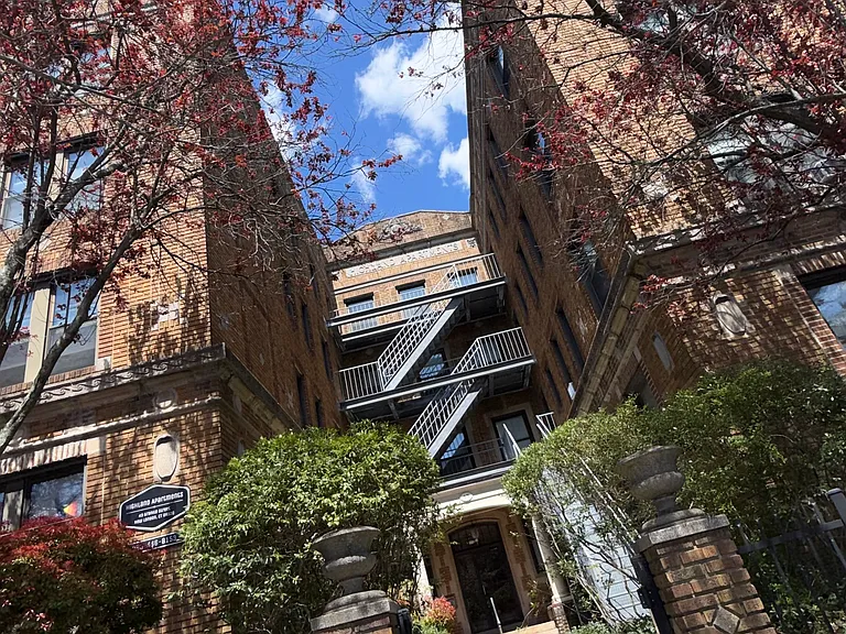 Highland Apartments — Photo 4
