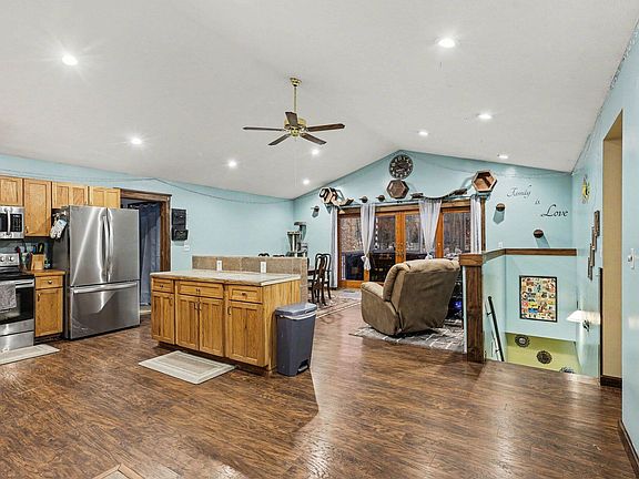 3rd image of 12212 Five Mile Rd