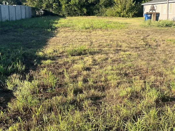835 E 3rd St, Lancaster, TX 75146