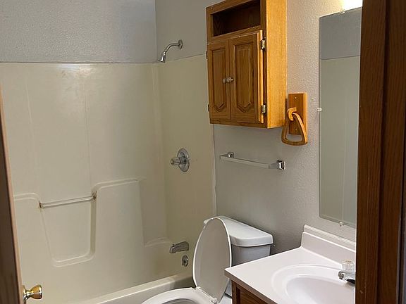 3rd image of 1516 Wood Ave APT 1