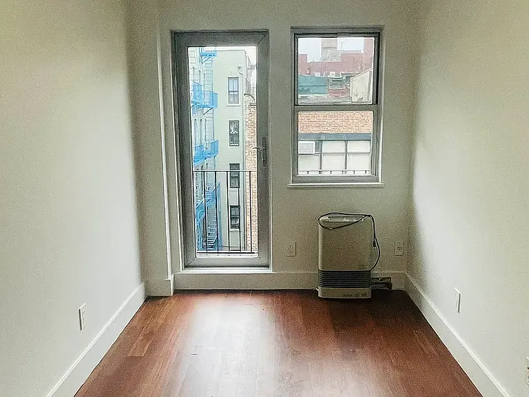 349 E 10th St #3RR — Photo 4
