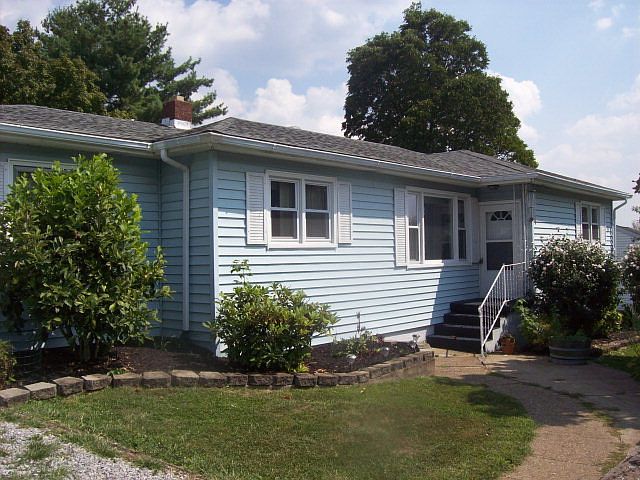 1st image of 527 Valentine Dr