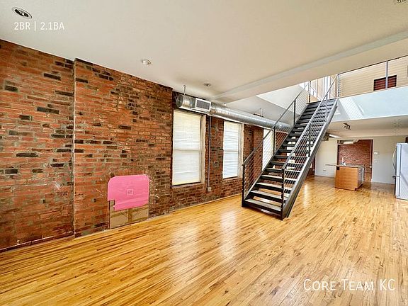 5th image of 1822 Washington St #2S