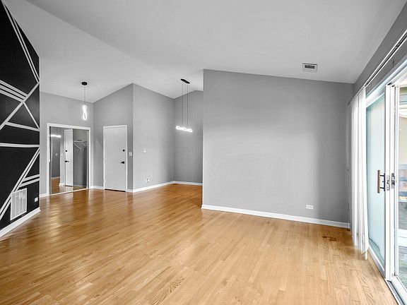 2nd image of 1580 Thornfield Ln APT 8