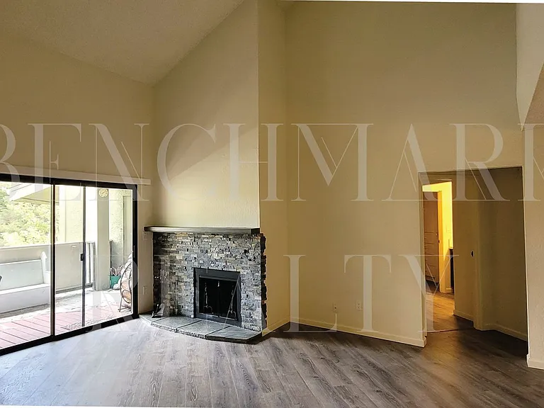 2845 Idlewild Dr #305 — Photo 8