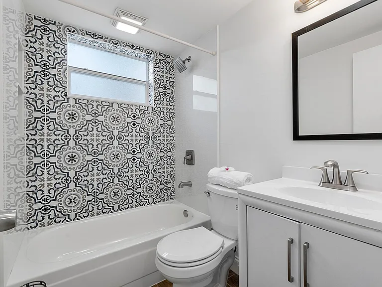 2250 SE 5th St #2 — Photo 7
