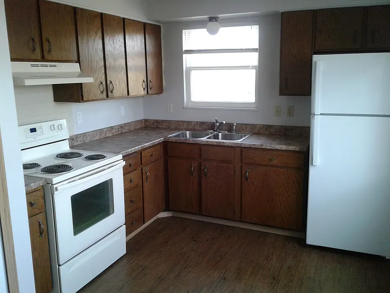404 Roosevelt St #1A — Photo 6