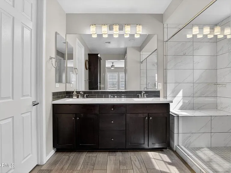2419 W Gloria Ln — Photo 22