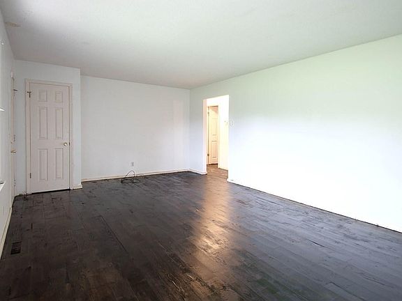 5th image of 135 Malone Ln