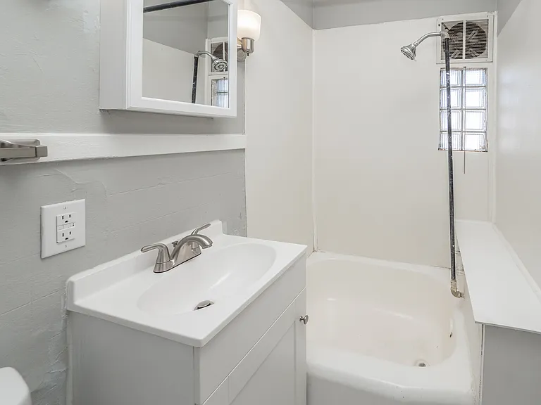 627 S Rose St #2 — Photo 14