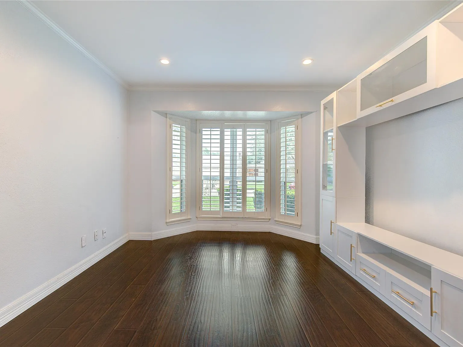 4 bed, 2.5 bath, 2293 sqft, $3,150 — Photo 4