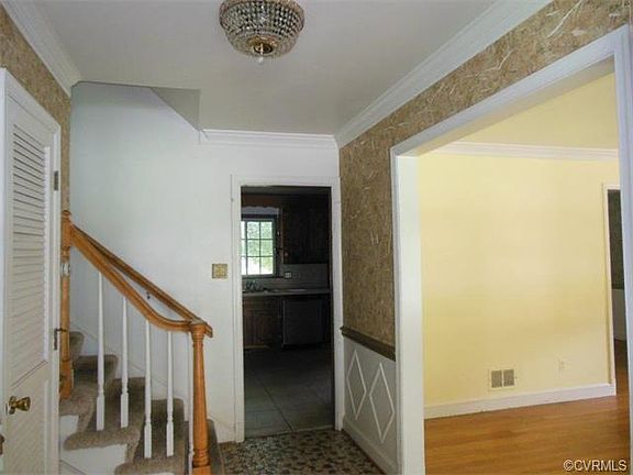 3rd image of 4824 Whitestone Dr