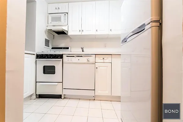 Rented by Bond New York | media 26