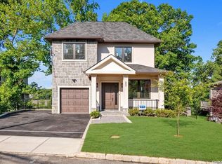 23 Valley View Rd, Great Neck, NY 11021