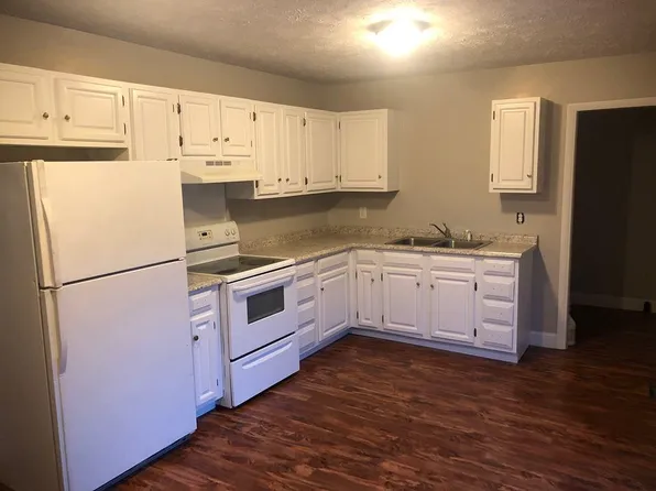 1353 Chilton Dr, Fayetteville, NC 28314