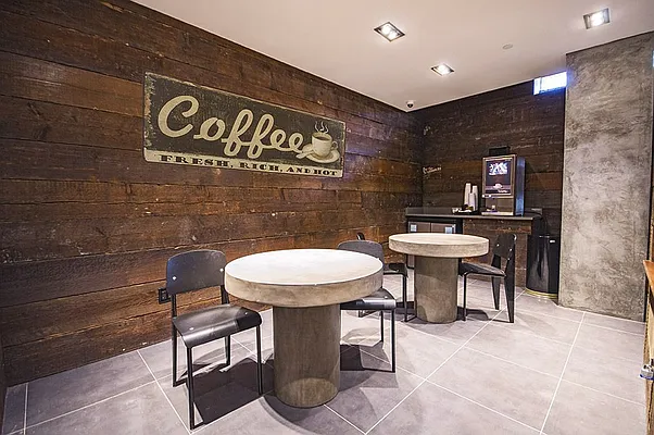 Rented by Level Group | media 44