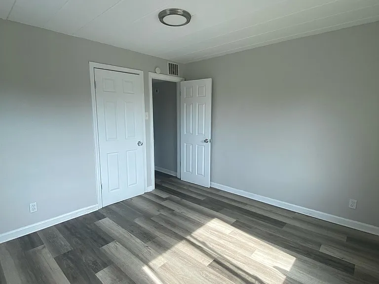 2331 Rugby Rd — Photo 6