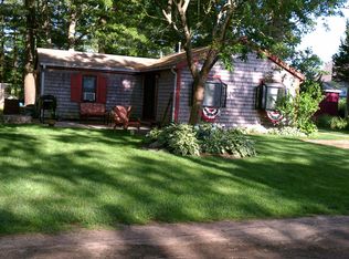 7 Lakeview Dr, East Wareham, MA 02538