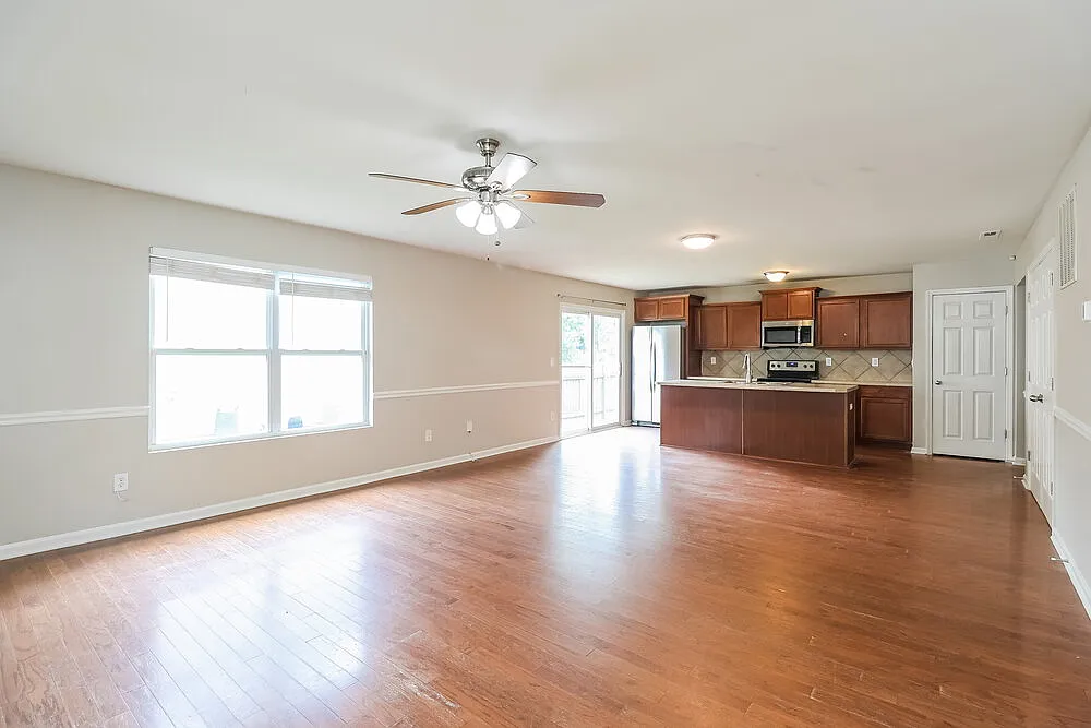 3 bed, 2.0 bath, 1480 sqft, $1,805 — Photo 4